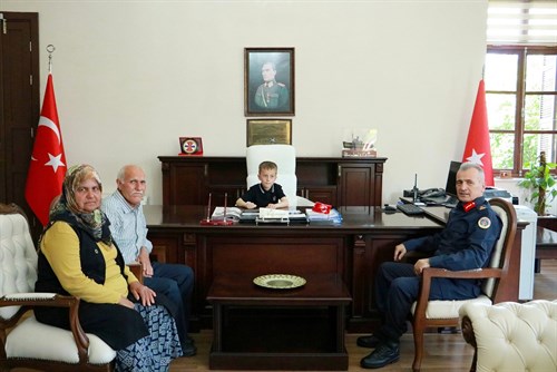 Minik Misafir Jandarma Koltuğunda